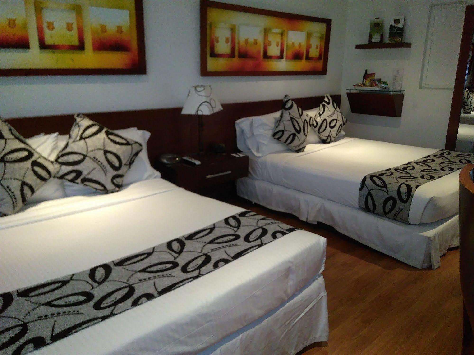 Hotel Marbella Chico ボゴタ エクステリア 写真