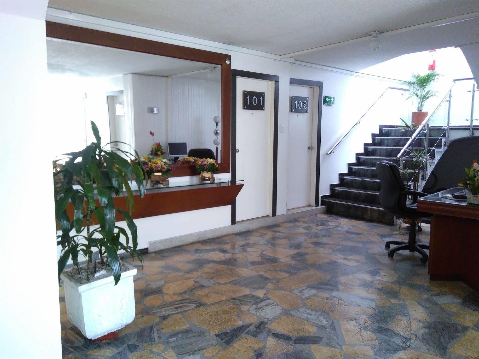 Hotel Marbella Chico ボゴタ エクステリア 写真